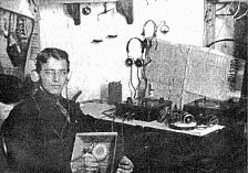 Иосиф Пашкевич, радиолюбитель, устанавливал с друзьями первую радиоточку в Доме крестьянина в 1925 г.