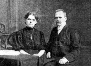 Елена Петровна и Иван Георгиевич Михайловских. 1907 год.