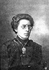 Пашкевич Мария Ивановна (1881-07.01.1967) — учительница женской гимназии и школы №9.
